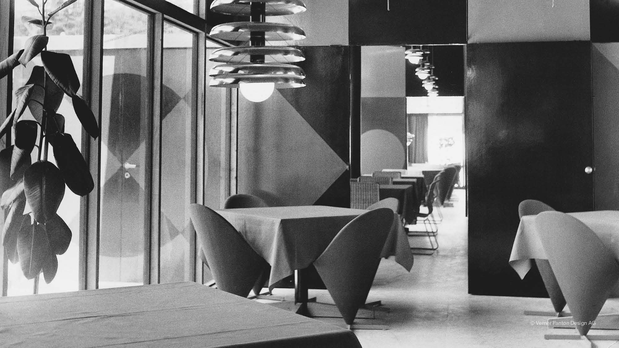 Interior of the "Kom-Igen" Inn
