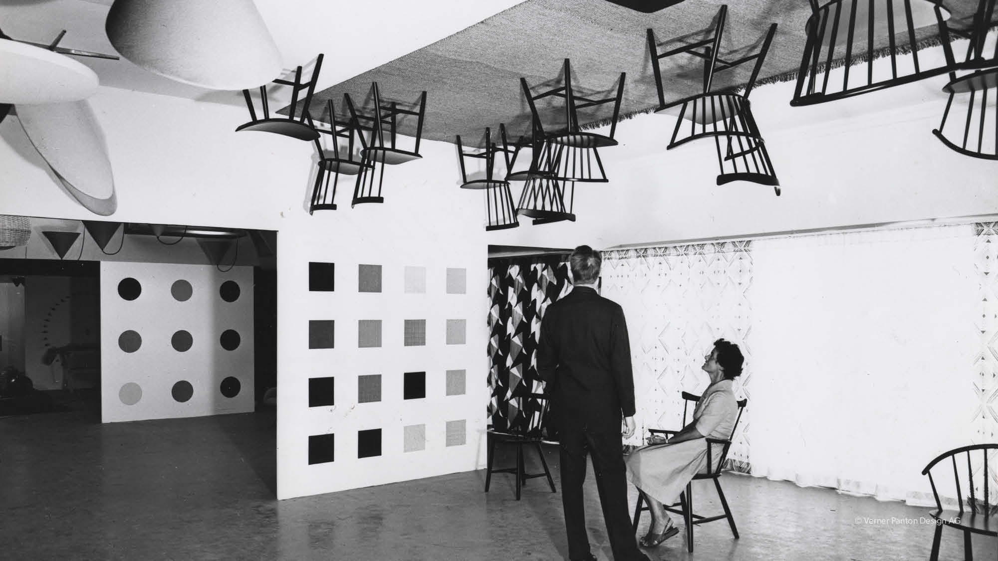 The ceiling as a stage