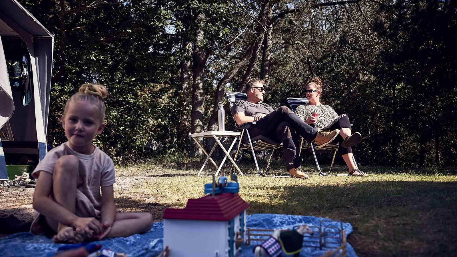 Camping med familien på Flyvesandet Camping i sensommer