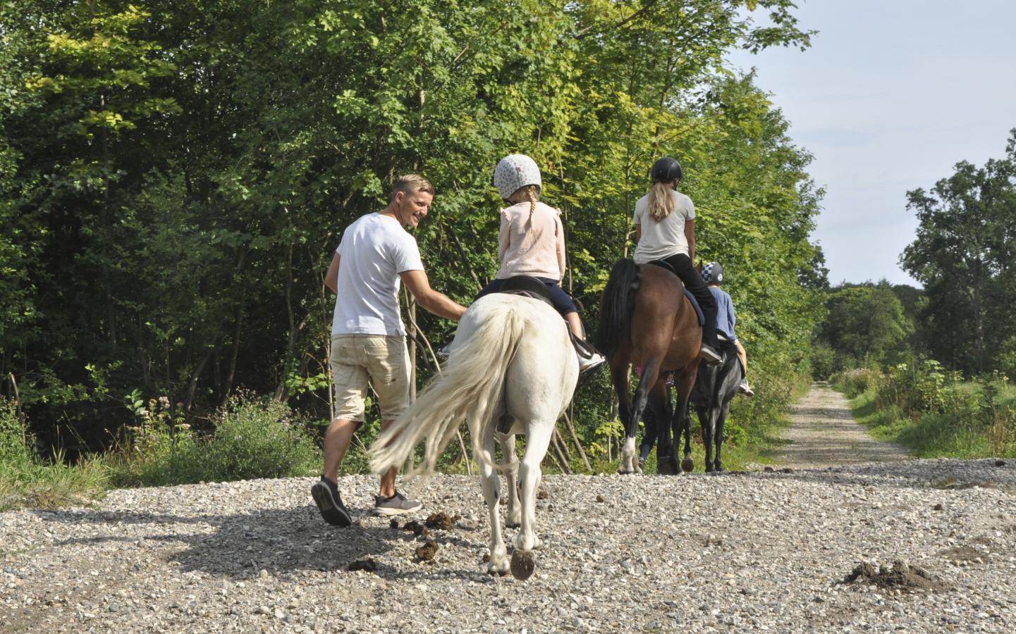 Guidet ridetur ved Bogense - pige på hest