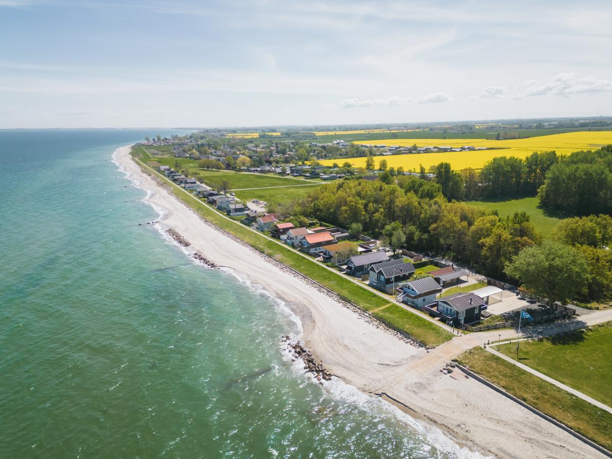 Fuglsang strand set fra drone i maj