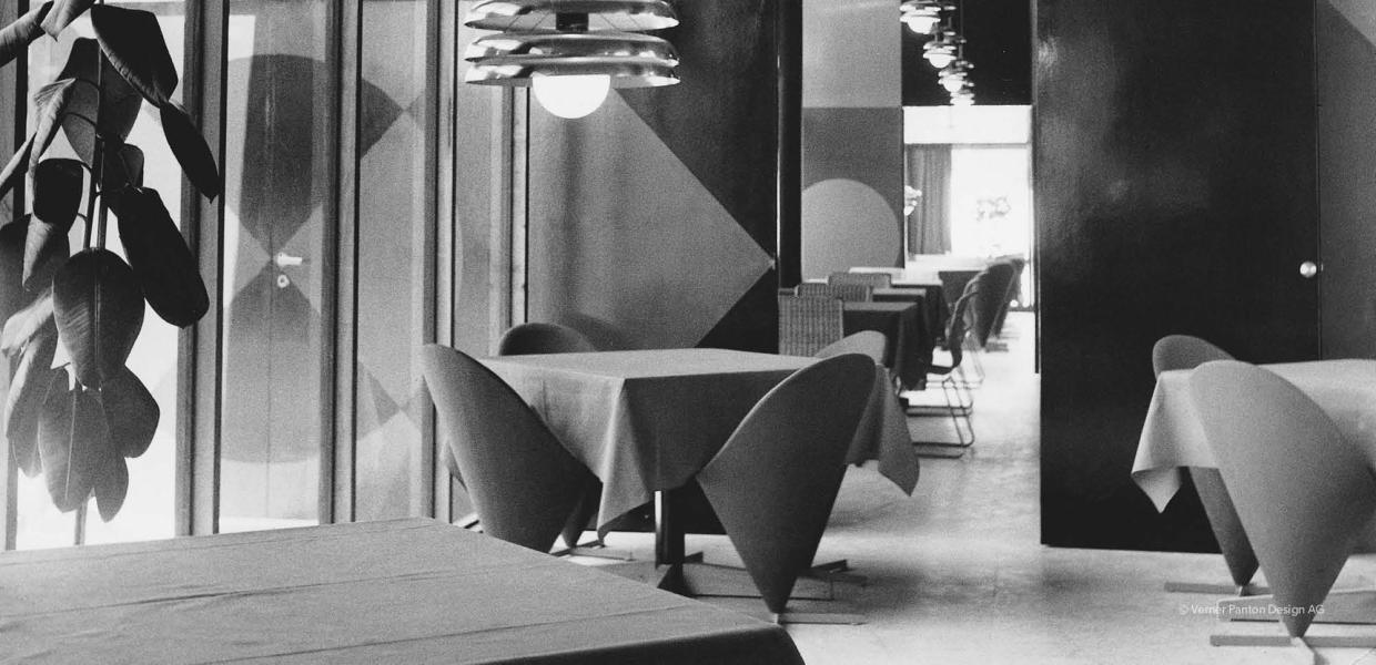 Interior of the "Kom-Igen" Inn